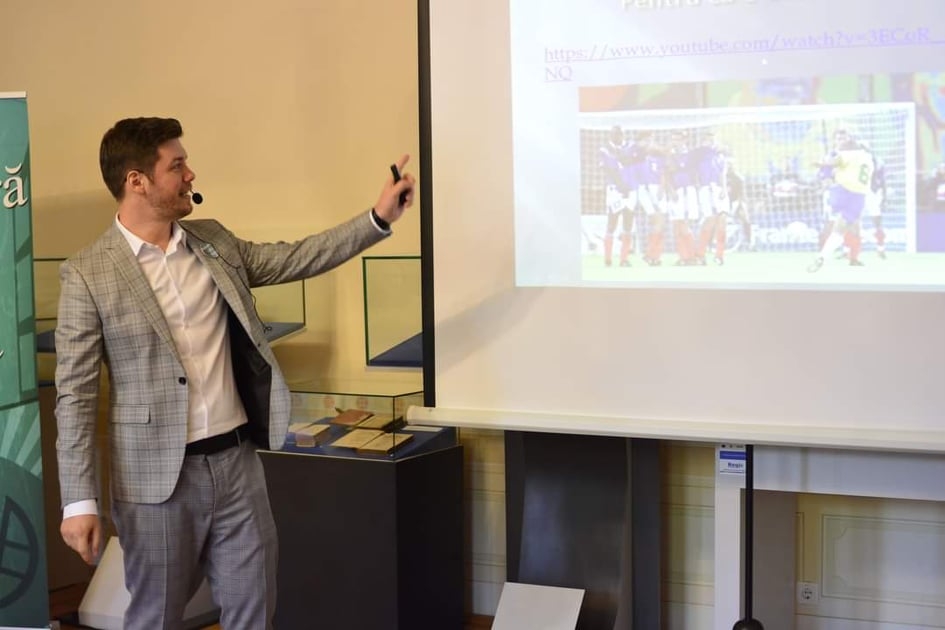 Profesor român în Danemarca: „Elevii sunt încurajați să recunoască când nu știu și nu există o competiție toxică între profesori în cancelarie”