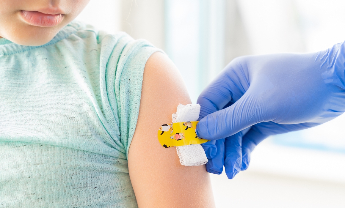 Până la sfârșitul anului va fi disponibil vaccinul pentru copiii între 5 și 11 ani. Epidemiolog român: „Acum vedem că și copiii pot face infecții grave”