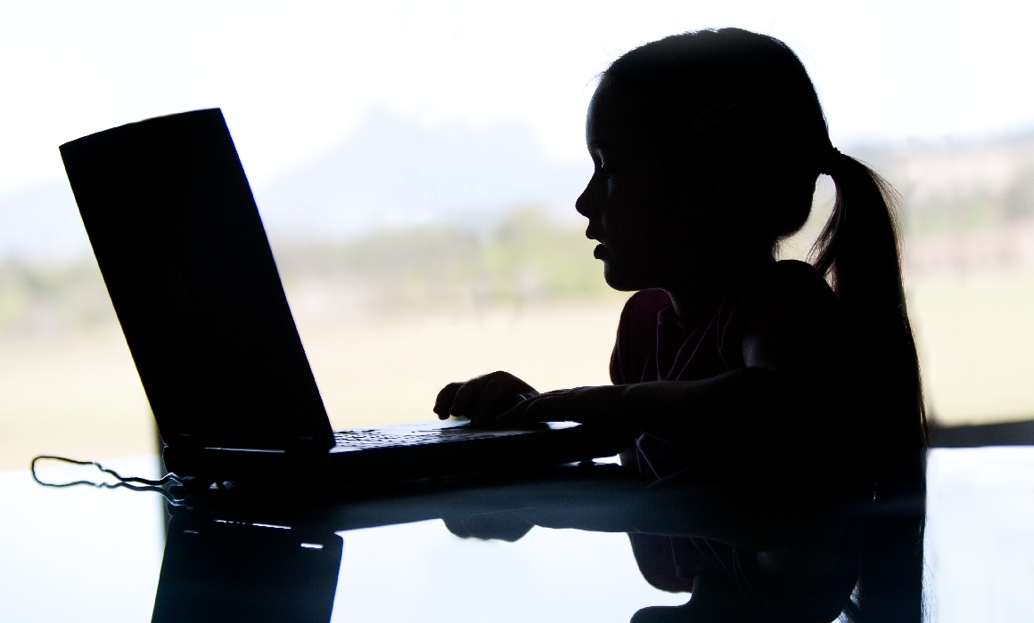 Cum îi protejăm pe copii în mediul digital. Diana Graber, profesoară de educație digitală: „Orice postăm în online e pentru totdeauna”
